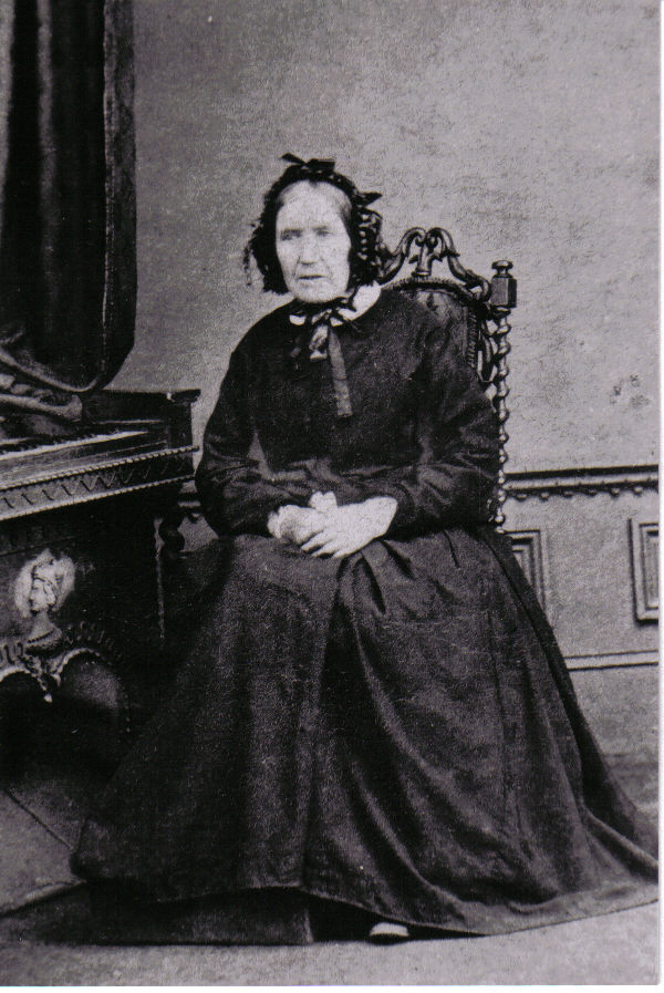 Photo of photos/Ann McLennan d 1904 Armidale portrait